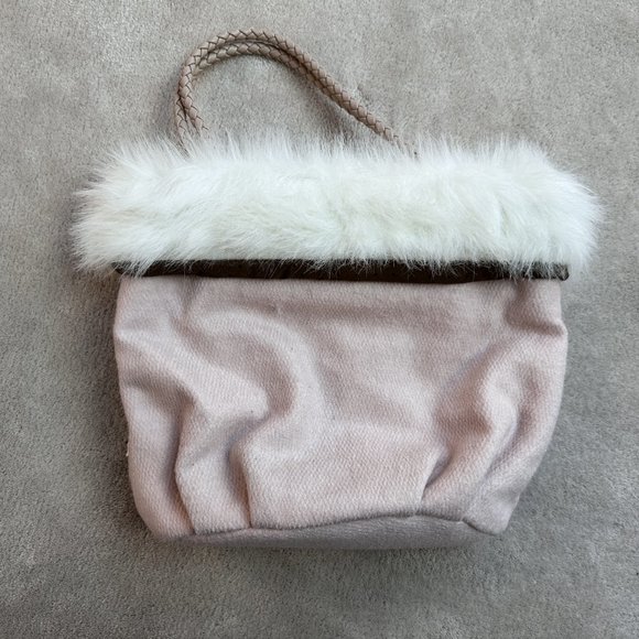 Cute Bow Fabric Bag with Lace and Faux Fur Detail - Picture 3 of 6